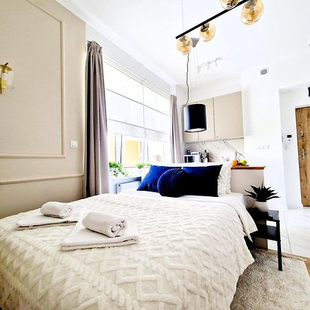J&W Apartments Grojecka Glam Flat Warschau Exterior foto